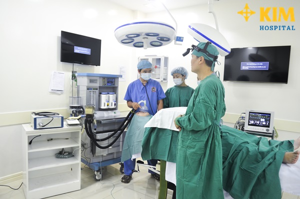Độn cằm không phẫu thuật tại KIM Hospital được tiến hành tại phòng khám vô trùng hiện đại.
